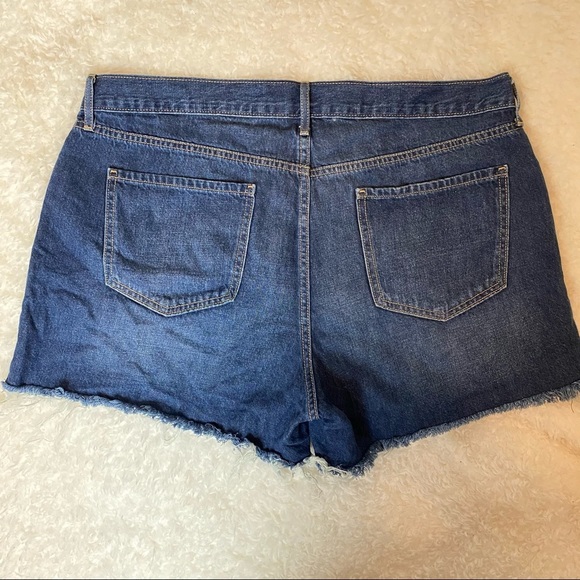 Old Navy High Waisted Frayed Hem Jean Shorts - Picture 2 of 5